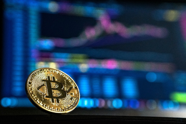 Bitcoin’s Spot ETF: Will BTC Mimic Gold’s 2004 Price Surge? Analyst Weighs In Bitcoin’s Spot ETF: Will BTC Mimic Gold’s 2004 Price Surge? Analyst Weighs In
