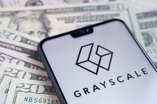 Grayscale CEO Claps Back At Jamie Dimon For Saying Bitcoin Should Be Banned Grayscale CEO Claps Back At Jamie Dimon For Saying Bitcoin Should Be Banned